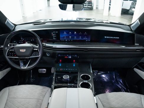 Used 2025 Cadillac Escalade V image 10