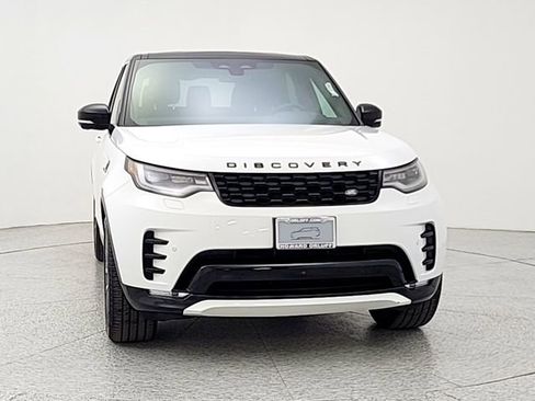 Used 2025 Land Rover Discovery Dynamic SE AWD/4WD image 2