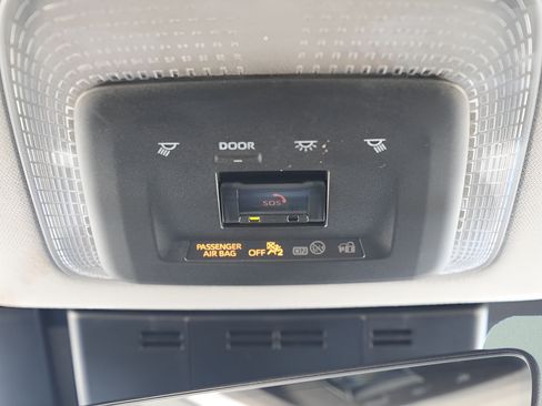 Used 2025 Toyota Prius XLE FWD image 18