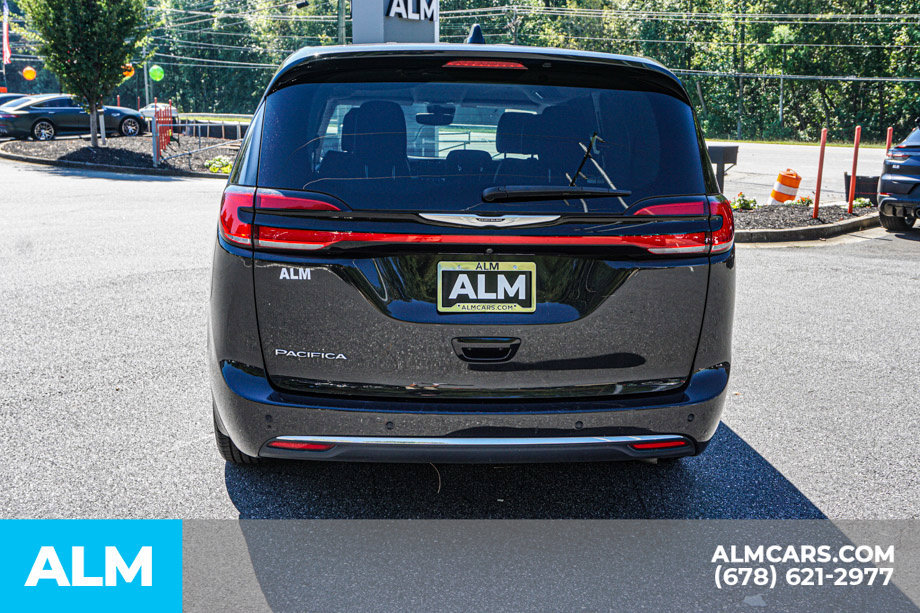 Used 2023 Chrysler Pacifica Touring-L FWD image 10