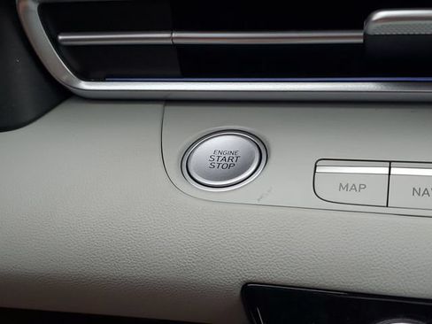 Certified 2025 Hyundai Elantra Limited FWD image 31
