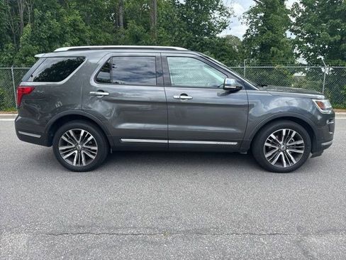 Used 2018 Ford Explorer Platinum AWD/4WD image 4