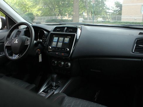Used 2025 Mitsubishi Outlander Sport LE AWD/4WD image 25