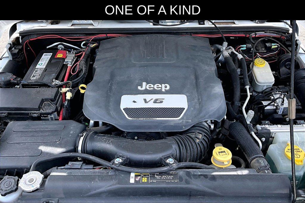 Used 2017 Jeep Wrangler Unlimited Rubicon w/ Connectivity Group AWD/4WD image 24