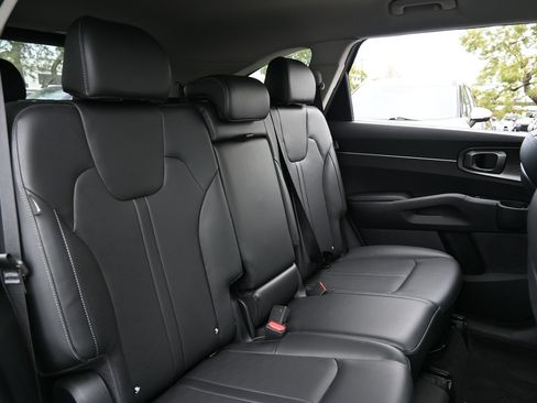 Used 2025 Kia Sorento S AWD/4WD image 25