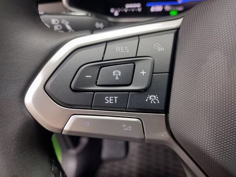 New 2025 Volkswagen Taos SE image 24