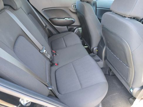 Used 2023 Hyundai Venue SE FWD image 11