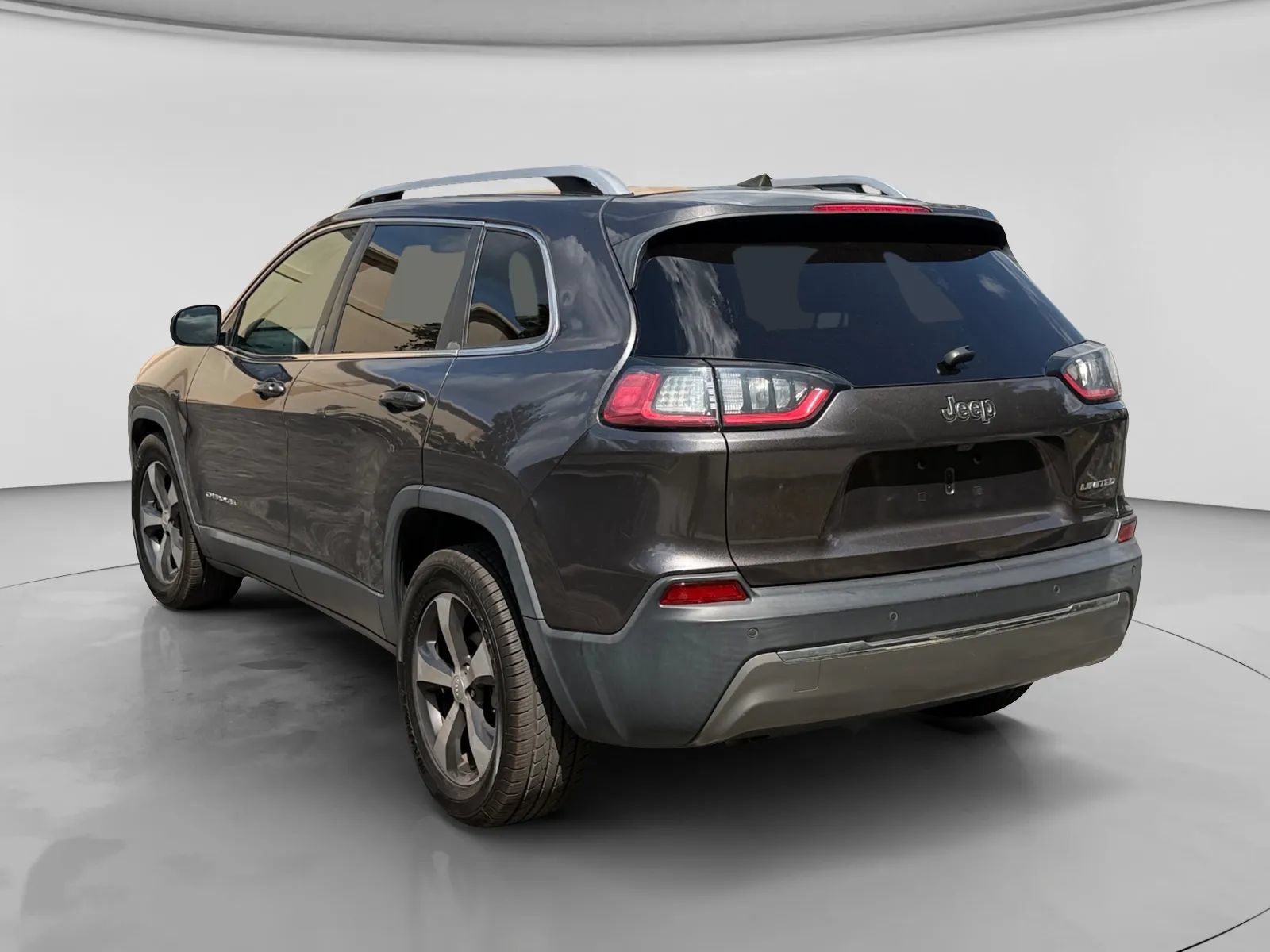 Used 2019 Jeep Cherokee Limited FWD image 3