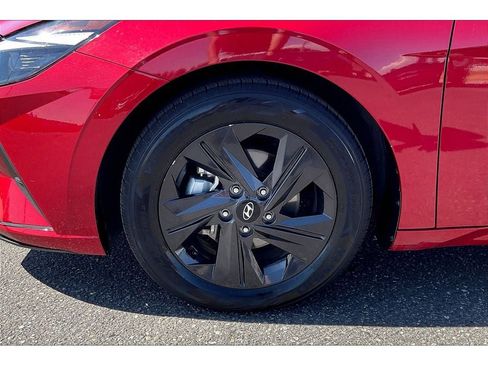 Used 2021 Hyundai Elantra SEL image 8