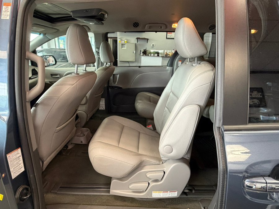 Used 2016 Toyota Sienna XLE w/ XLE Navigation Package AWD/4WD image 29