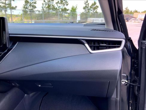 Certified 2025 Toyota Corolla LE image 18