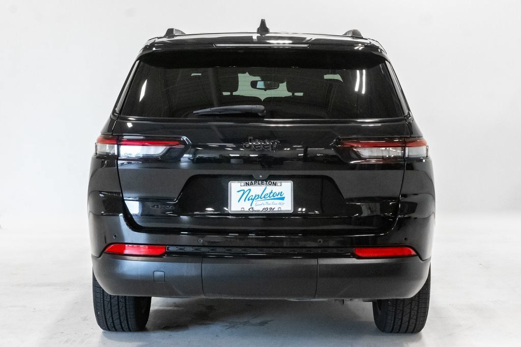 Used 2023 Jeep Grand Cherokee L Laredo AWD/4WD image 31