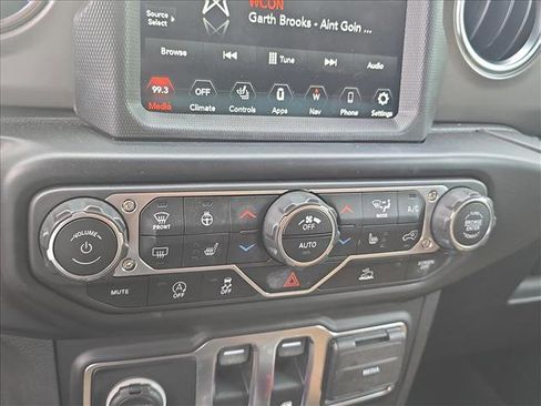 Used 2022 Jeep Wrangler Rubicon w/ LED Lighting Group AWD/4WD image 15