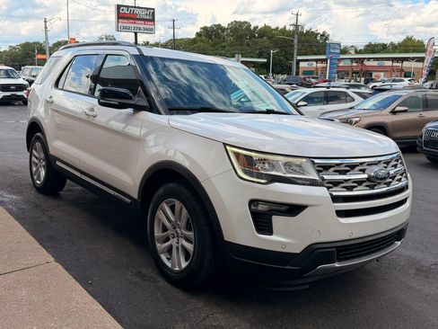 Used 2018 Ford Explorer XLT w/ Equipment Group 202A AWD/4WD image 4