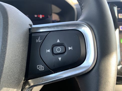 Used 2025 Volvo XC40 B5 Core image 20