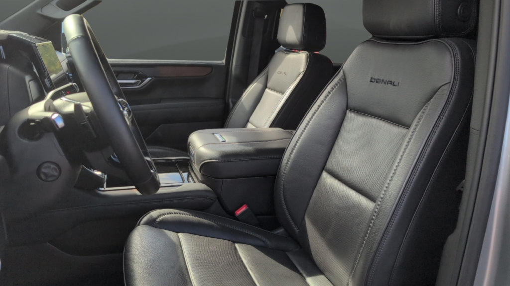 Used 2025 GMC Yukon Denali AWD/4WD image 11