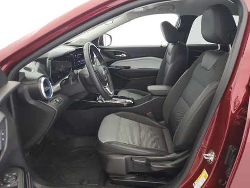 Used 2024 Chevrolet Trax LT w/ Driver Confidence Package image 18