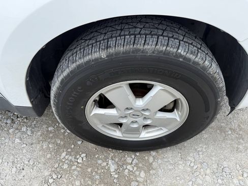 Used 2011 Ford Escape XLT w/ Class II Trailer Tow Pkg AWD/4WD image 14