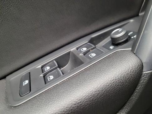 Used 2021 Volkswagen Tiguan SE FWD image 27