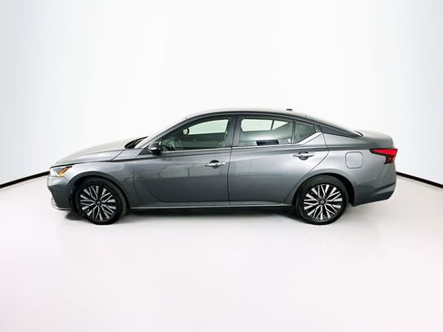Used 2025 Nissan Altima 2.5 SV FWD image 4