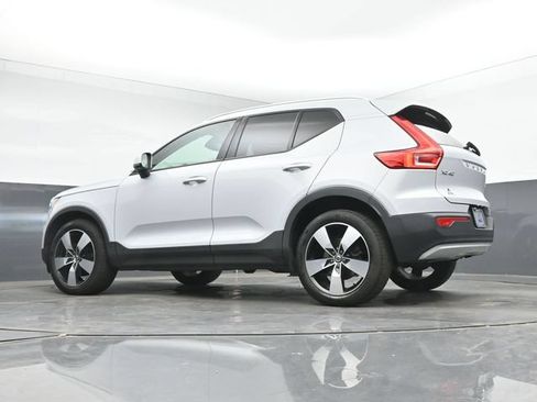 Used 2022 Volvo XC40 T4 Momentum FWD image 15
