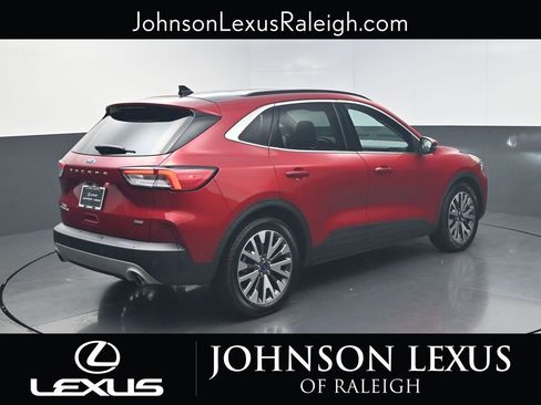 Used 2020 Ford Escape Titanium image 9