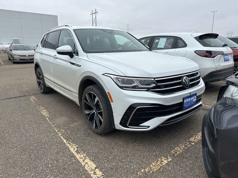 Certified 2022 Volkswagen Tiguan SEL R-Line image 2