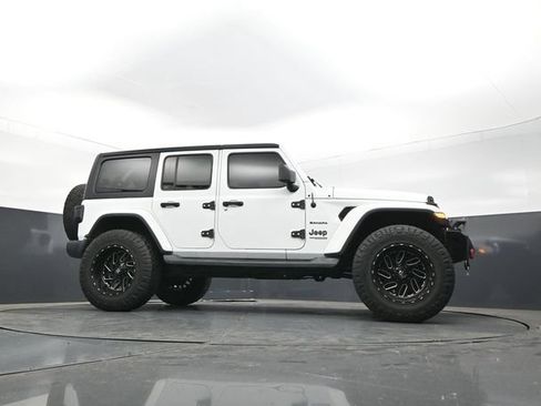 Used 2019 Jeep Wrangler Unlimited Sahara AWD/4WD image 28