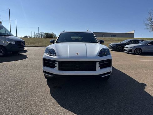 Used 2025 Porsche Cayenne image 9