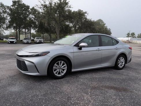 Used 2025 Toyota Camry LE FWD image 8