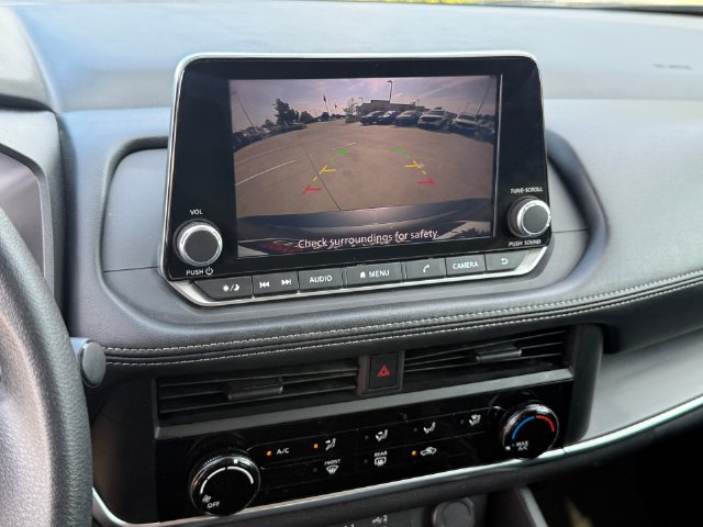 Used 2024 Nissan Rogue S FWD image 18