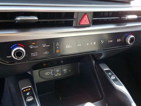 Certified 2025 Kia Sorento S image 16