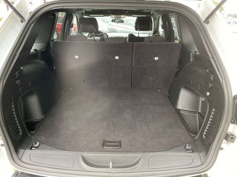 Used 2021 Jeep Grand Cherokee Laredo image 27