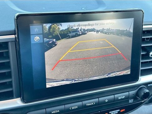 Used 2025 Hyundai Venue SEL FWD image 13