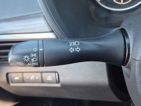 Used 2025 Nissan Altima 2.5 SV FWD image 37