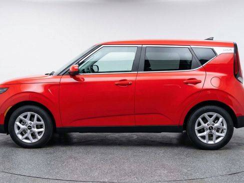 Used 2025 Kia Soul LX w/ LX Technology Package FWD image 5