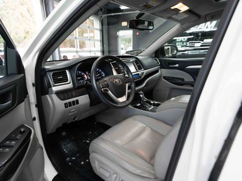 Used 2015 Toyota Highlander XLE image 8