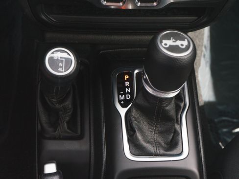 Used 2020 Jeep Wrangler Sport AWD/4WD image 18