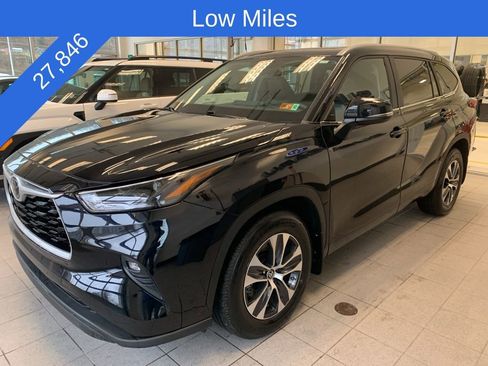 Used 2023 Toyota Highlander L image 2