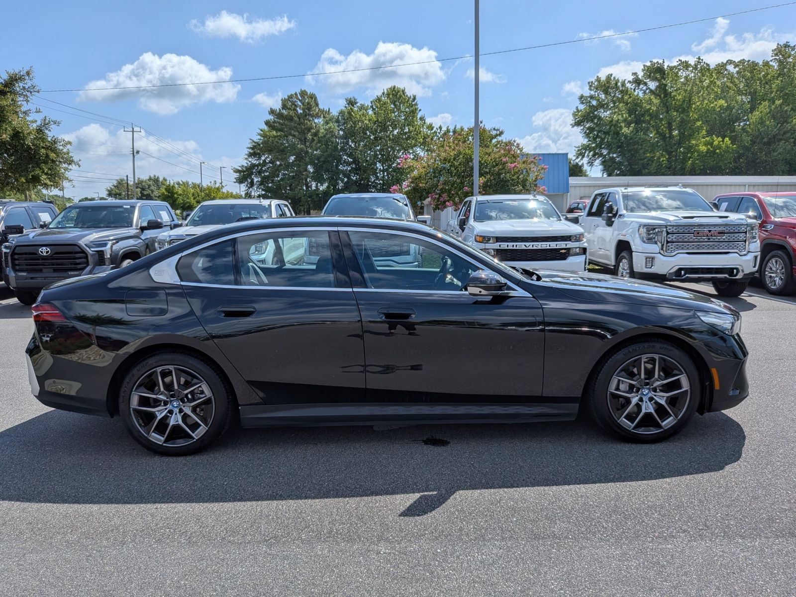 Used 2025 BMW i5 eDrive40i RWD image 2