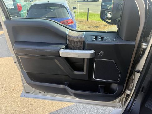 Used 2017 Ford F250 Lariat w/ FX4 Off-Road Package AWD/4WD image 22