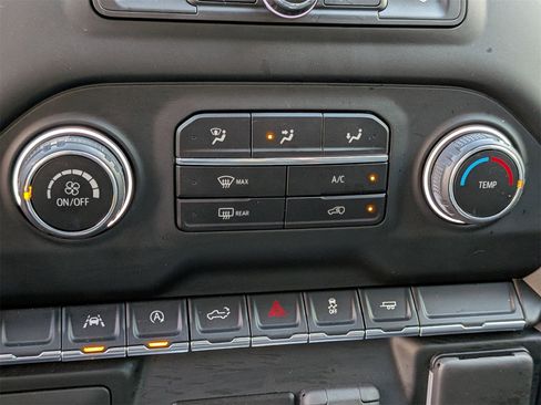 Used 2024 Chevrolet Silverado 1500 Custom image 24