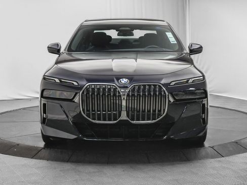 Used 2024 BMW 760i xDrive w/ Premium Package 2 image 2
