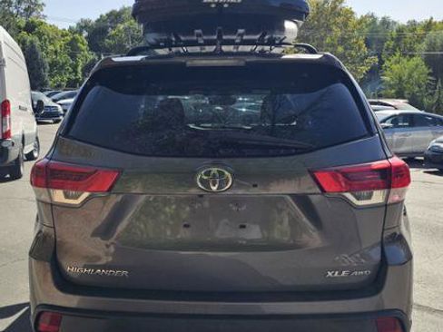 Used 2019 Toyota Highlander XLE AWD/4WD image 6