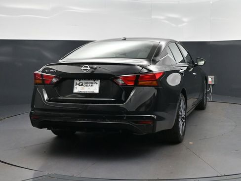 Used 2025 Nissan Altima 2.5 SV FWD image 7
