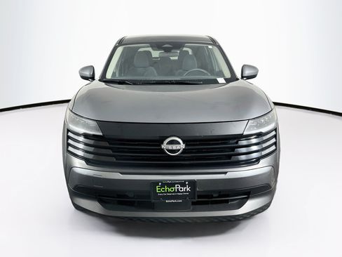Used 2025 Nissan Kicks SV AWD/4WD image 2