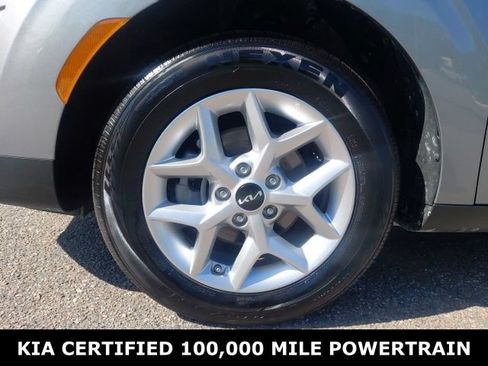 Used 2025 Kia Soul LX w/ LX Technology Package FWD image 10
