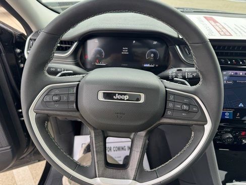 Certified 2023 Jeep Grand Cherokee Limited w/ Luxury Tech Group II image 17