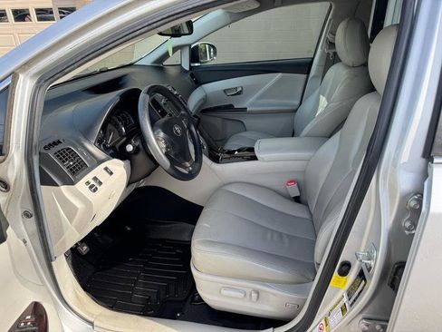 Used 2011 Toyota Venza w/ Convenience Pkg image 14