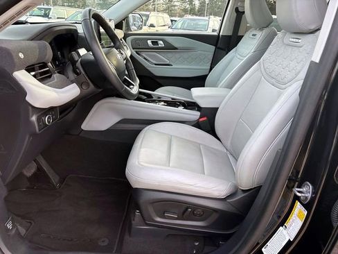 Used 2025 Ford Explorer Platinum w/ Ultimate Package image 9